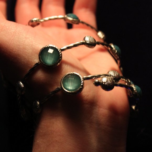 [UNKNOWN] Coil Bracelet with Green "Gems" - Picture 14 of 15